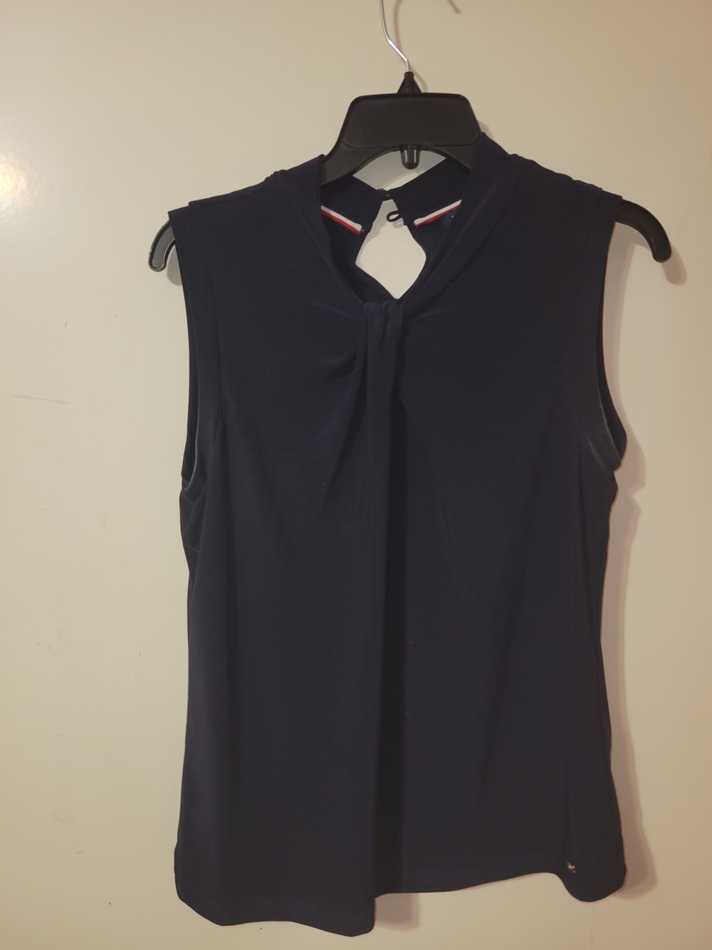 Tommy Hilfiger Black Sleeveless Twist-Neck Cami with Keyhole